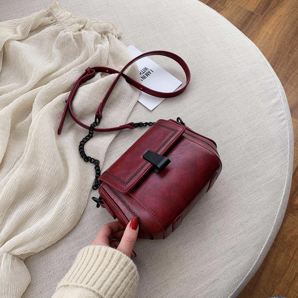 Нов модел стилна дамска чанта с метална дръжка