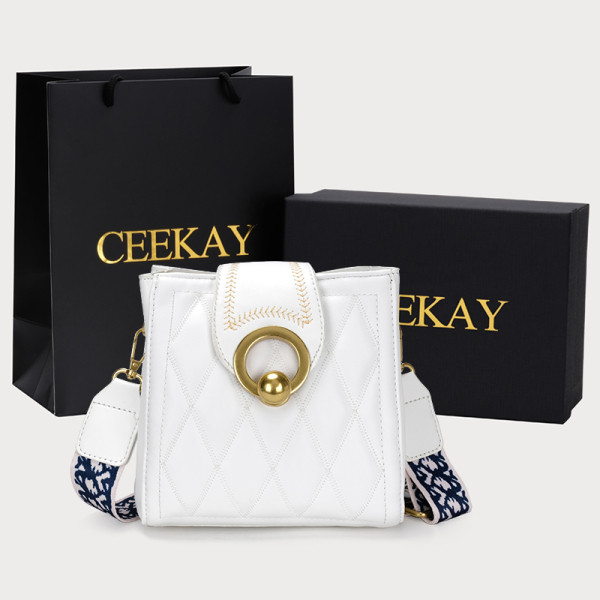 Дамска кожена чанта със закопчалка