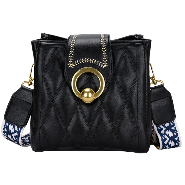 Дамска кожена чанта със закопчалка