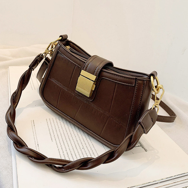 Ženska kožna torba s metalnom kopčom i pletenom ručkom