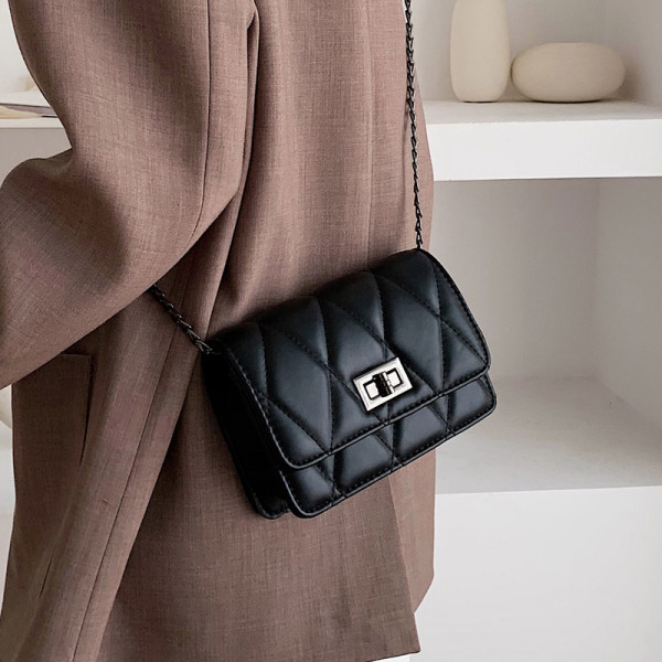 Ženska kožna torba u crnoj boji - više modela