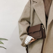 Modern női táska eko bőrből, hosszú füllel