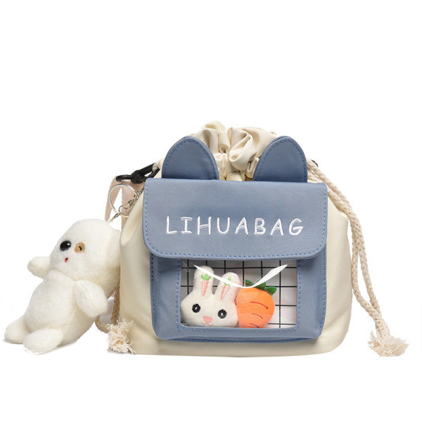 Uus mudel tasku ja 3D elemendiga väike kott