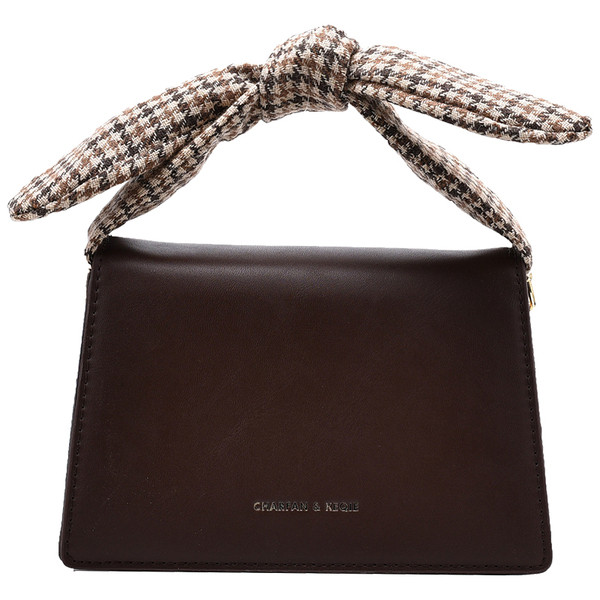 Női bőr táska kockás szalaggal