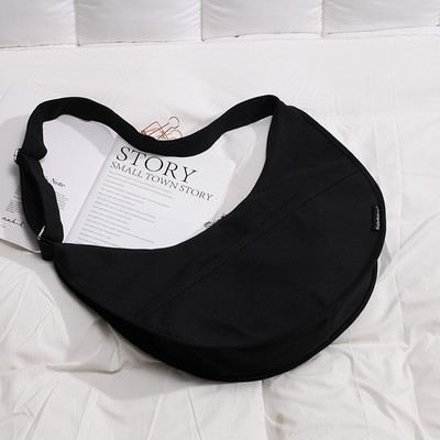 Sport-alkalmi textiltáska vállfogantyúval