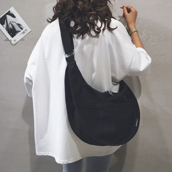 Sport-alkalmi textiltáska vállfogantyúval