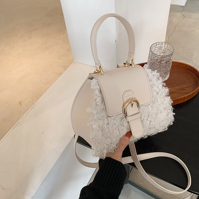 Női táska rövid és hosszú füllel, három színben