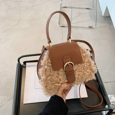 Női táska rövid és hosszú füllel, három színben