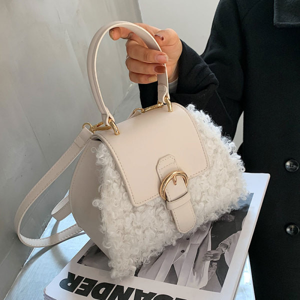 Női táska rövid és hosszú füllel, három színben