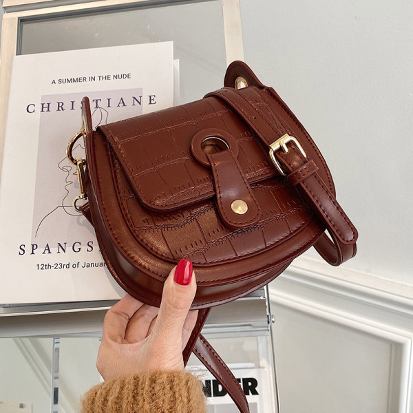 Lezser női bőrtáska hosszú füllel