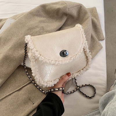 Modern női táska ökobőrből és pehelyből