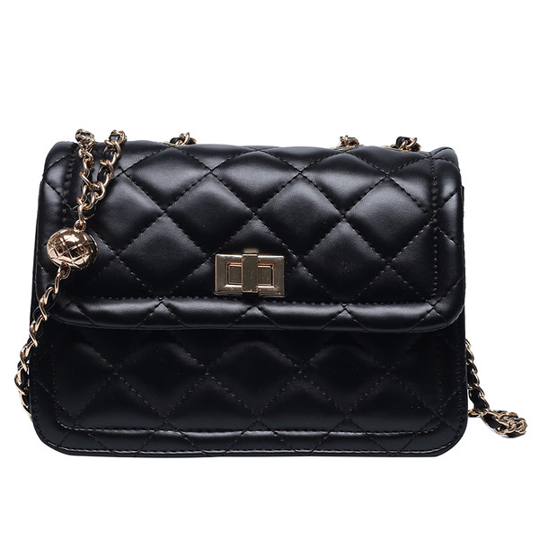 Fém csattal ellátott női bőrtáska négy színben