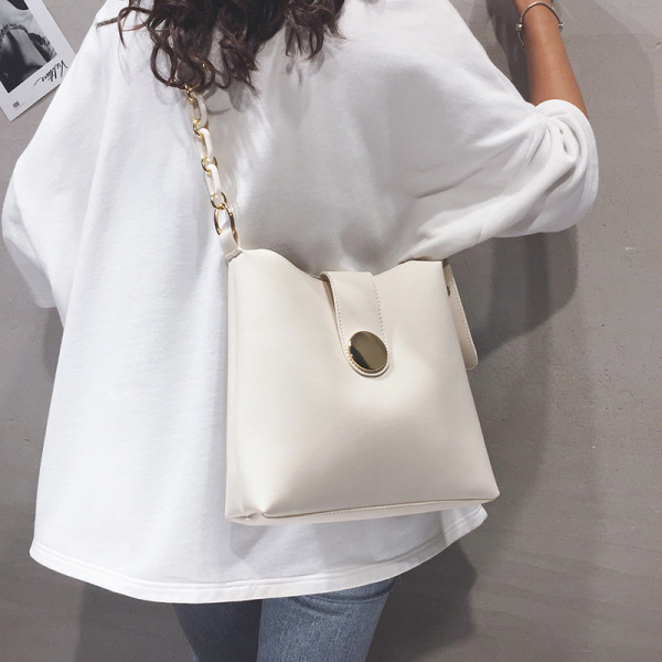 Ежедневна дамска чанта от изкуствена кожа с метално закопчаване