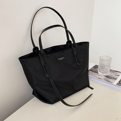 Kahe sangaga naiste tekstiilist kott must