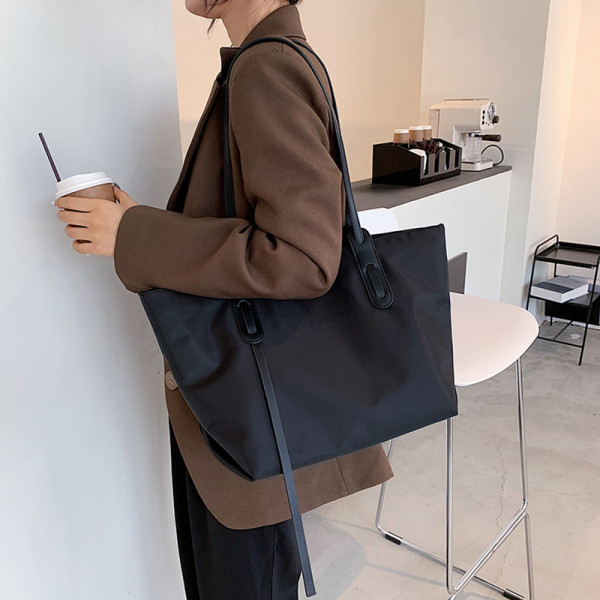 Kahe sangaga naiste tekstiilist kott must