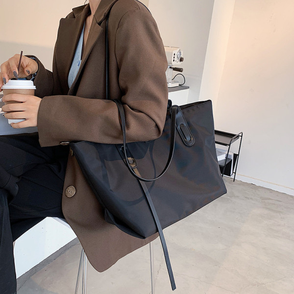 Kahe sangaga naiste tekstiilist kott must