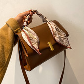 Elegantna ženska torba s metalnom kopčom i vrpcom u boji