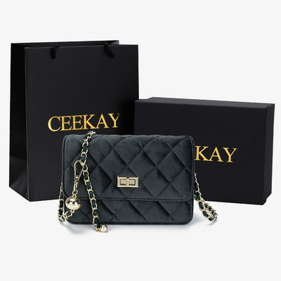 Μοντέρνα γυναικεία τσάντα με αγκράφα - σε τρία χρώματα