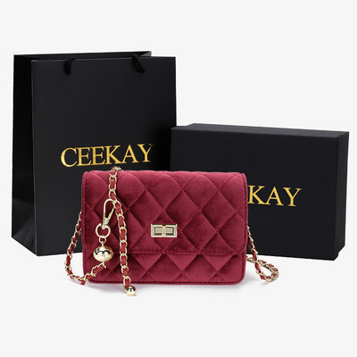 Μοντέρνα γυναικεία τσάντα με αγκράφα - σε τρία χρώματα