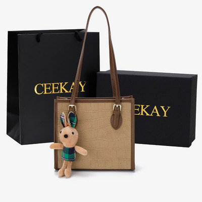 Casual γυναικεία τσάντα με μακριά λαβή και αξεσουάρ