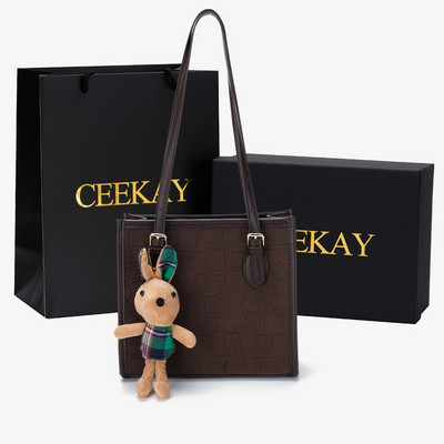 Casual γυναικεία τσάντα με μακριά λαβή και αξεσουάρ