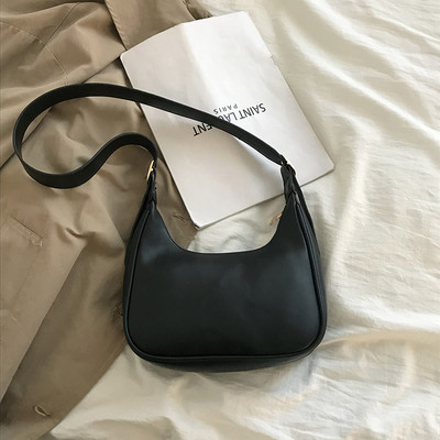 Väike nahast kott tavaline mudel