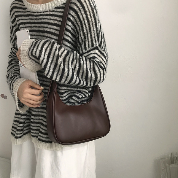 Väike nahast kott tavaline mudel