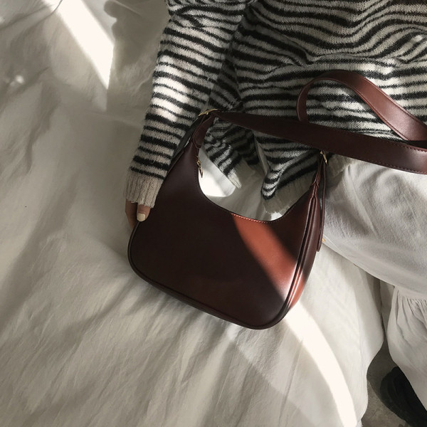 Väike nahast kott tavaline mudel