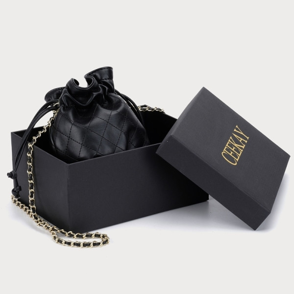 Modern, fűzős női táska