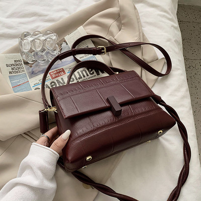 Uue mudeli nahast kootud sangaga käekott