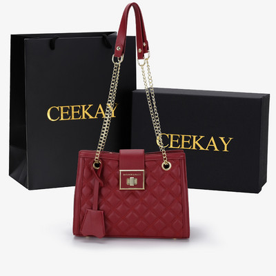 Eko bőrből készült női táska hosszú füllel - három színben