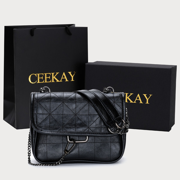 Stílusos női táska csattal - két színben