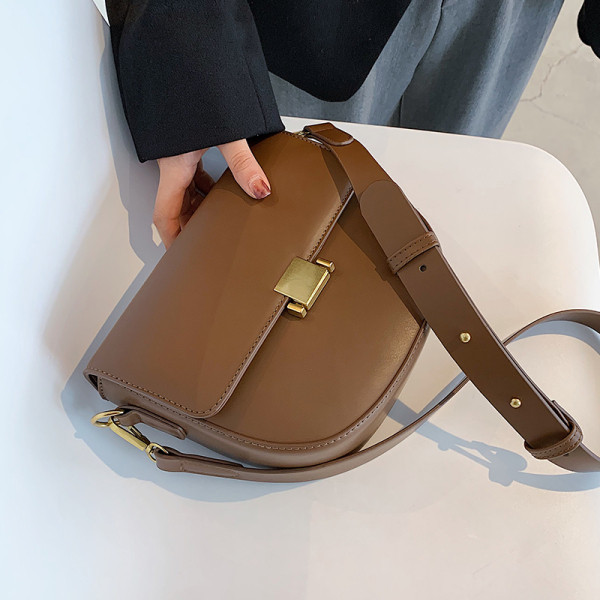 Eko bőrből készült női táska hosszú füllel