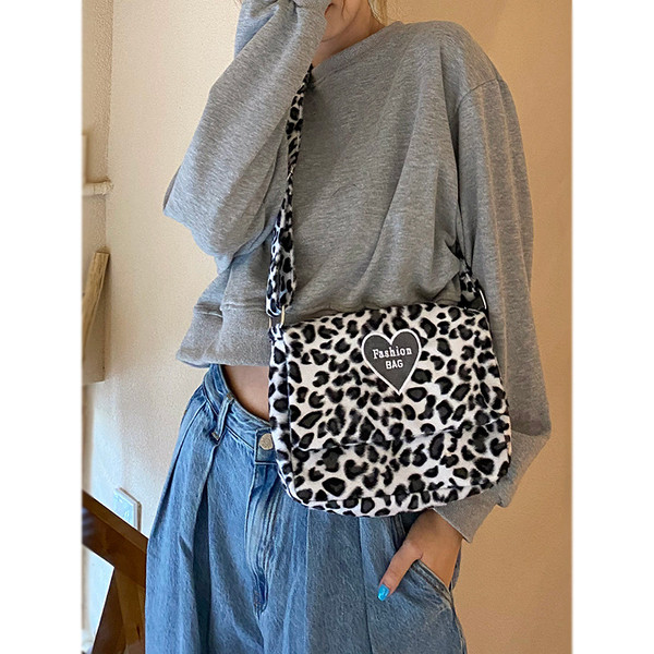 Plišana torba sa životinjskim uzorkom