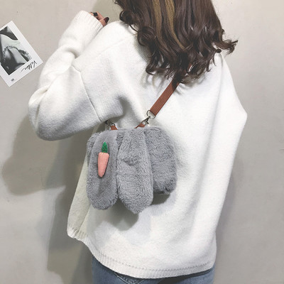 Női pehelytáska 3D elemmel és vállfogantyúval