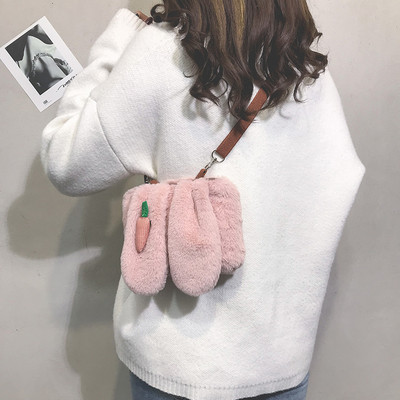 Női pehelytáska 3D elemmel és vállfogantyúval