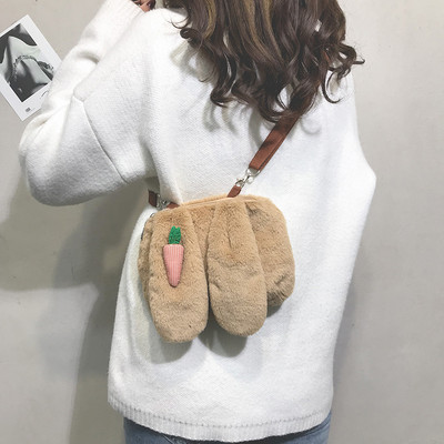 Női pehelytáska 3D elemmel és vállfogantyúval