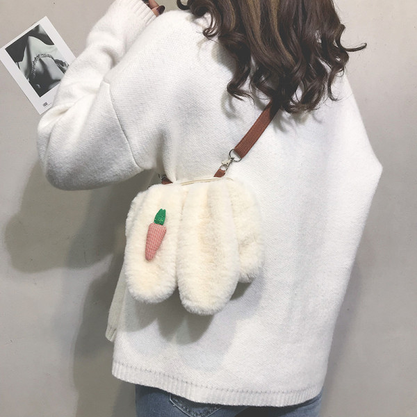 Női pehelytáska 3D elemmel és vállfogantyúval