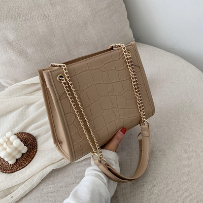 Casual ženska torba od eko kože sa metalnim lancem