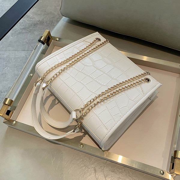 Casual ženska torba od eko kože sa metalnim lancem