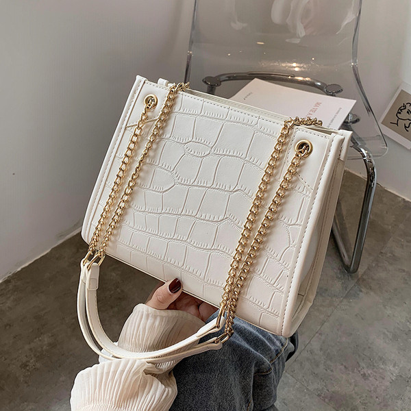 Casual ženska torba od eko kože sa metalnim lancem