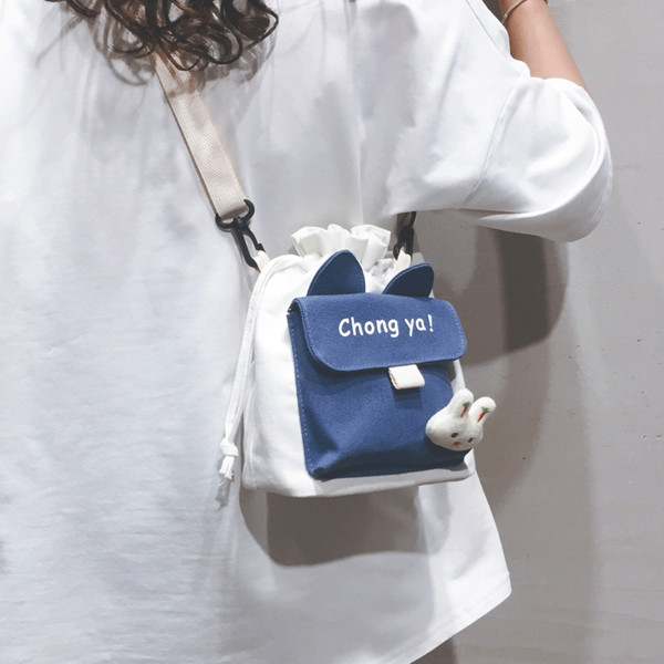 Mindennapi női textiltáska hímzéssel