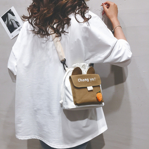 Mindennapi női textiltáska hímzéssel