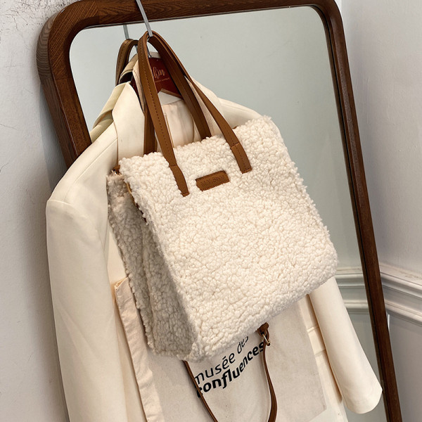 Női pehelytáska két füllel