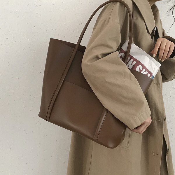 Velika kožna torba pogodna za svakodnevnu upotrebu