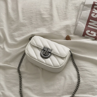 Μικρή έκο δερμάτινη τσάντα με μεταλλικό κούμπωμα