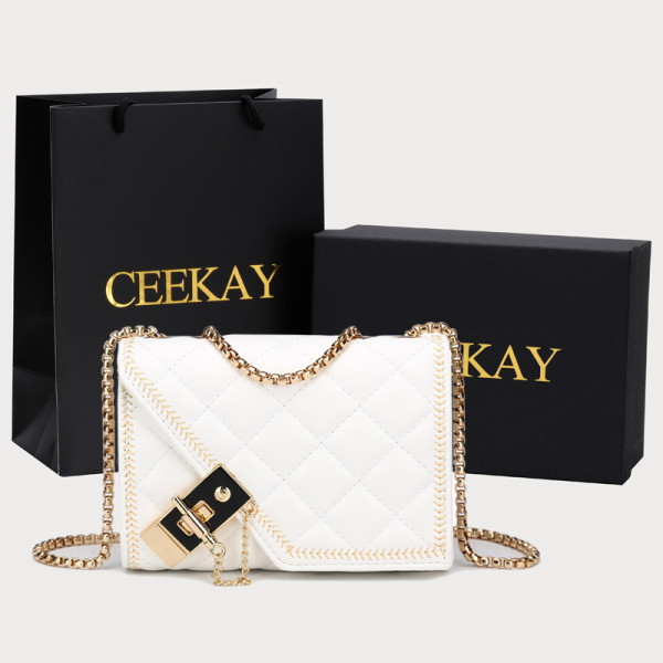 Női bőr táska csattal és fém lánccal