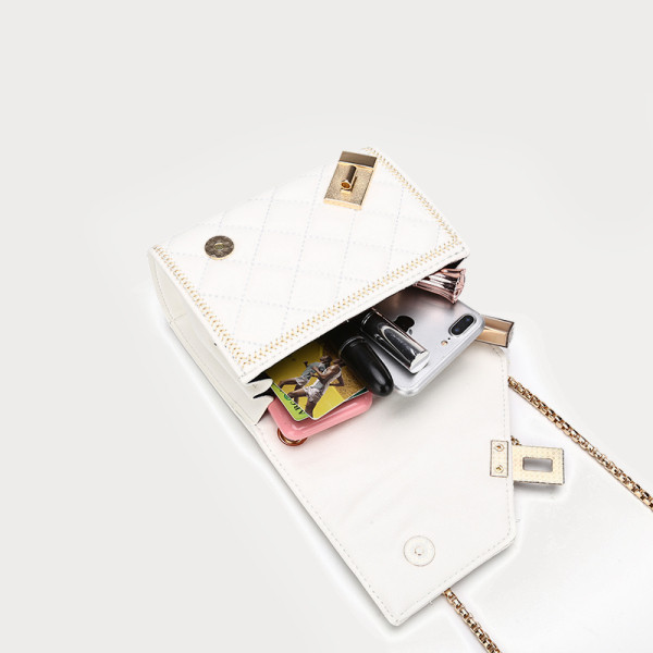 Női bőr táska csattal és fém lánccal