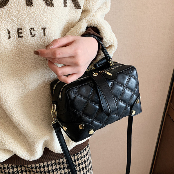 Moodne lukuga naiste kott - musta värvi