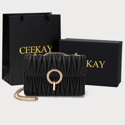 Κομψή γυναικεία τσάντα με κούμπωμα και μακριά λαβή